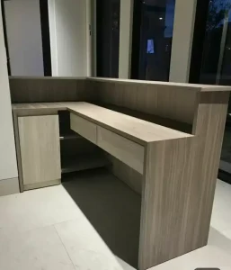 meja kantor resepsionis